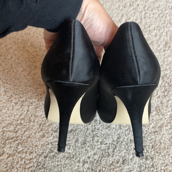 Menbur satin bow heels size 37 (6.5) - Picture 10 of 16